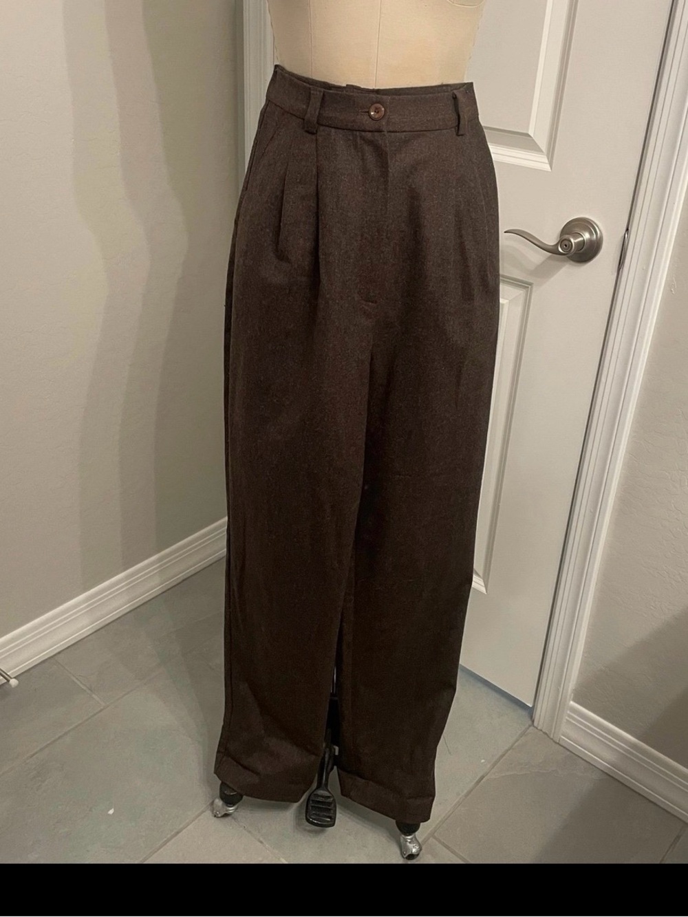 Emmy design slender slacks Brown tapered Trousers - Picture 4 of 7